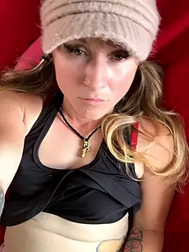 alluringpixie online show from April 2026 06:05:01 PM