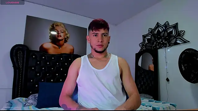 vaalentiino online show from December 2025 05:30:01 PM