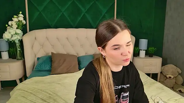 Lina Sinerz online show from March 2026 03:50:01 PM