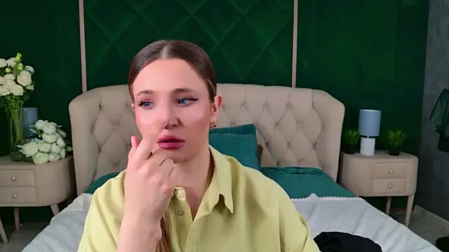 Lina Sinerz online show from April 2026 08:42:02 PM