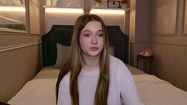 Lina Sinerz online show from April 2026 08:35:02 PM