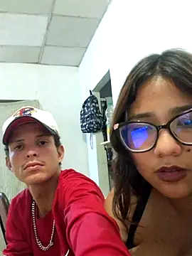 HotNMcouple online show from December 2025 05:05:01 AM