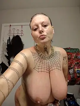Snapshot of SpiderRose chatting on April 2026 02:37:02 AM SpiderRose online show from April 2026 02:37:02 AM