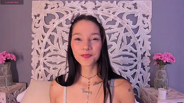 Snapshot of loraineblake chatting on December 2025 01:08:01 PM loraineblake online show from December 2025 01:08:01 PM