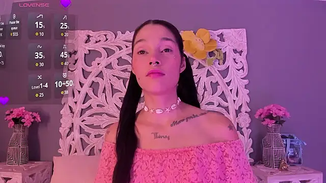 Snapshot of loraineblake chatting on January 2026 03:17:02 PM loraineblake online show from January 2026 03:17:02 PM