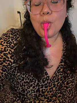 Snapshot of VanesssaMilf_ chatting on May 2026 11:32:02 PM VanesssaMilf online show from May 2026 11:32:02 PM