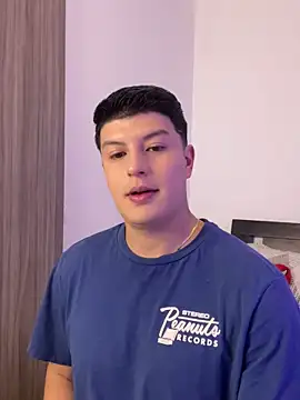 Goldenknight33 online show from April 2026 01:07:01 PM