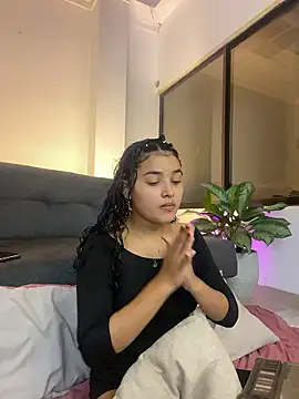 ladulcemary  online show from January 2026 01:04:01 PM