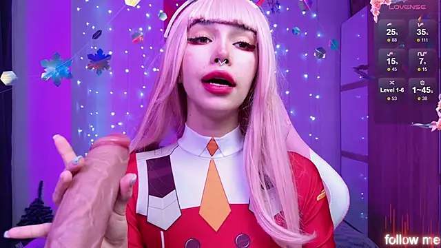 Snapshot of LeylaNoir_02 chatting on December 2025 03:07:01 PM LeylaNoir 02 online show from December 2025 03:07:01 PM