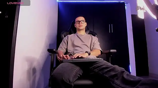 Liam Mateo online show from March 2026 05:56:02 AM