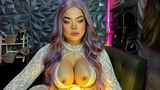 AlwaysHornyMia online show from April 2026 10:14:02 PM