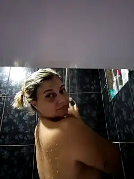 loiragostosa69 online show from April 2026 08:22:01 PM