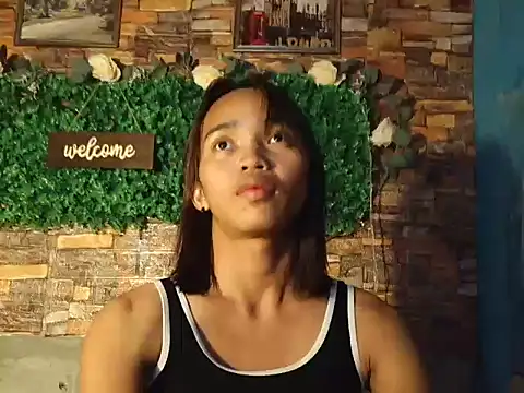 LaurenePh2 online show from December 2025 09:22:01 PM