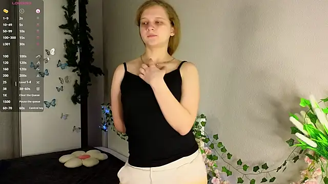 HazeElariel online show from April 2026 03:06:01 PM