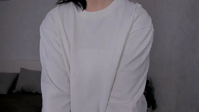 NyraVesperis online show from April 2026 06:19:01 AM