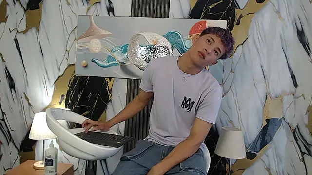 Snapshot of YOUNG_GUYS1 chatting on February 2026 01:52:02 PM YOUNG GUYS1 online show from February 2026 01:52:02 PM