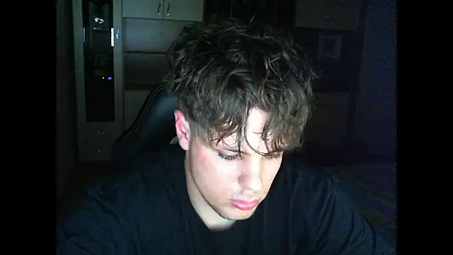 GymGuy0505 online show from April 2026 11:31:01 PM