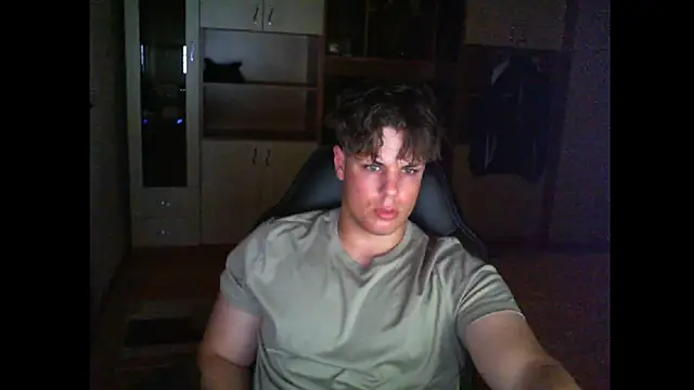 GymGuy0505 online show from June 2026 10:15:01 PM