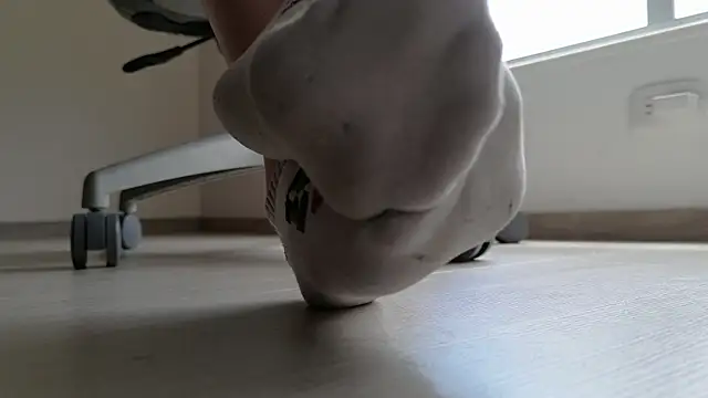 Feetbeth online show from April 2026 06:31:01 PM