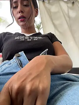 Valeria-escobar online show from April 2026 02:22:01 PM