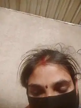 Laxmi9090 online show from February 2026 10:57:01 PM