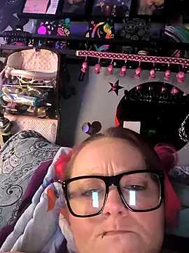 Snapshot of MidnightSeducer@xh chatting on February 2026 11:04:02 AM MidnightSeducerxh online show from February 2026 11:04:02 AM