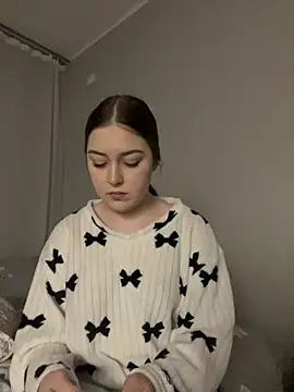 Yaseniya  online show from February 2026 02:15:01 AM