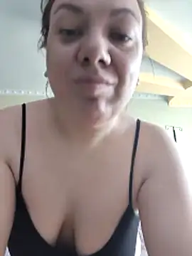 LimonLoveqw online show from April 2026 07:05:01 AM