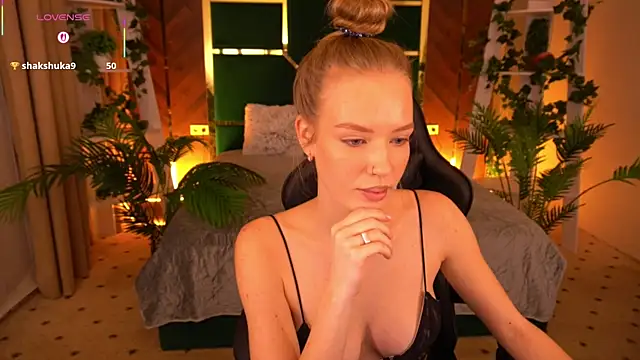 MollyyMayy online show from February 2026 03:49:02 PM