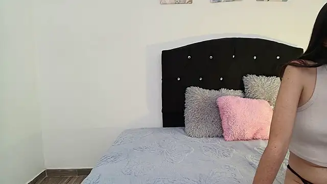 Mimi Glow online show from February 2026 06:23:02 PM