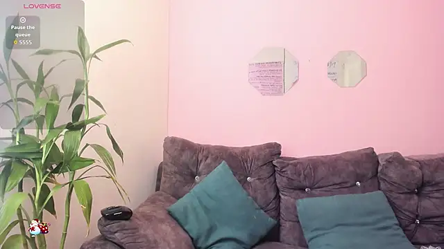 cloee 0 online show from December 2025 01:08:01 PM