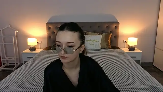 Snapshot of CyrenaLuxe chatting on April 2026 01:53:02 PM CyrenaLuxe online show from April 2026 01:53:02 PM