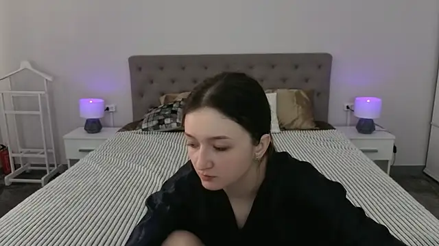 Snapshot of CyrenaLuxe chatting on April 2026 05:49:02 AM CyrenaLuxe online show from April 2026 05:49:02 AM