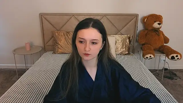 Snapshot of CyrenaLuxe chatting on April 2026 02:18:02 PM CyrenaLuxe online show from April 2026 02:18:02 PM