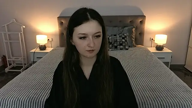 Snapshot of CyrenaLuxe chatting on April 2026 07:58:01 PM CyrenaLuxe online show from April 2026 07:58:01 PM