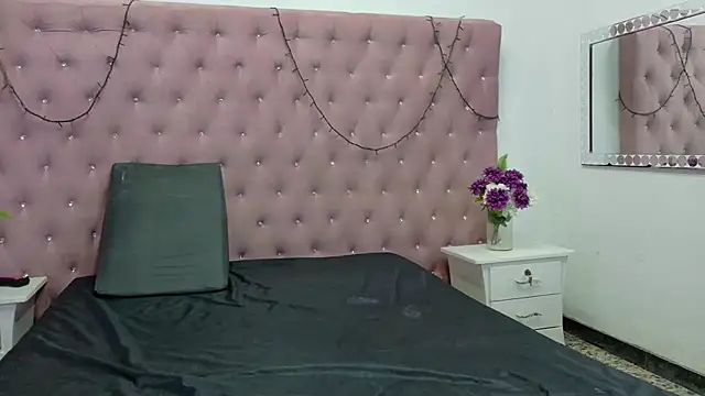 ValentinaFranco1 online show from December 2025 08:17:01 PM