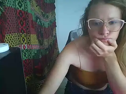 Snapshot of arianna_blonde chatting on March 2026 02:24:01 AM arianna blonde online show from March 2026 02:24:01 AM