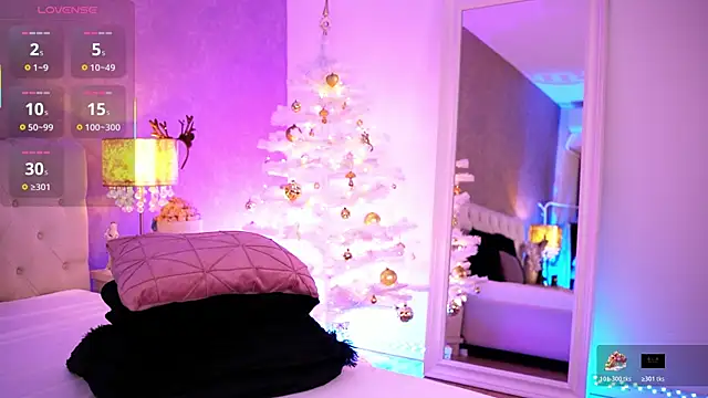 DahliaMoonfire online show from December 2025 06:45:01 PM