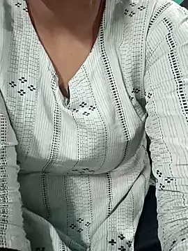 Snapshot of teena-11 chatting on May 2026 11:31:02 AM teena-11 online show from May 2026 11:31:02 AM
