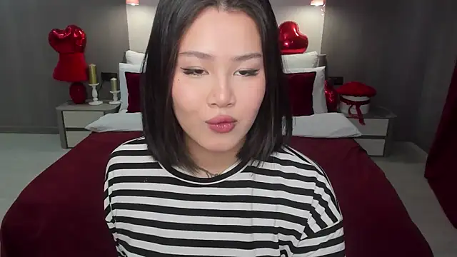 Brunette Charm online show from February 2026 10:58:01 AM