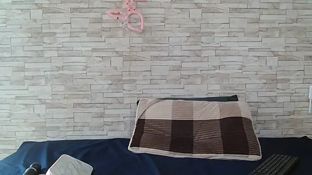 Yellowmellow01 online show from April 2026 09:30:01 AM