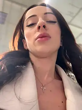 YeaLina online show from December 2025 10:22:02 AM