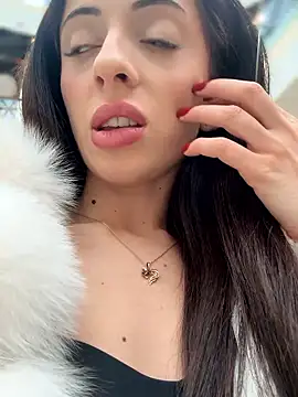 YeaLina online show from January 2026 11:23:02 AM