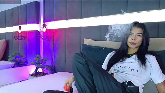 Snapshot of luna_blannco chatting on December 2025 11:06:02 AM luna blannco online show from December 2025 11:06:02 AM