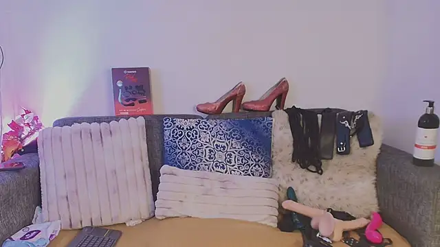 Laura hotmilf online show from April 2026 01:20:02 PM