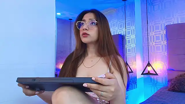 Snapshot of SariNorrisfg chatting on January 2026 08:01:02 PM SariNorrisfg online show from January 2026 08:01:02 PM