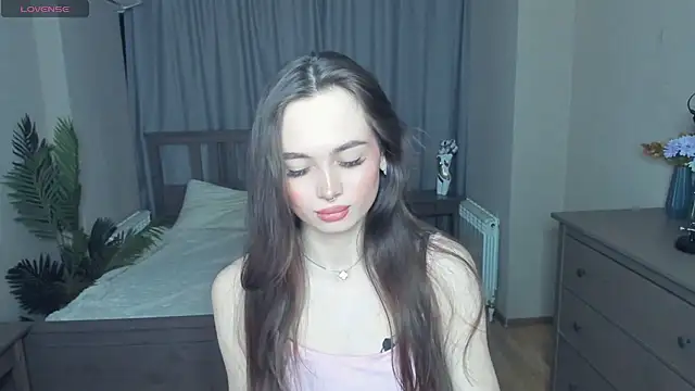 YvonneRobes online show from March 2026 07:00:02 PM