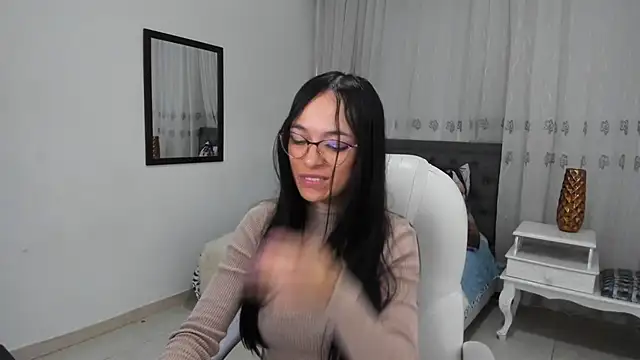 Victoria Piercee online show from January 2026 07:30:01 PM