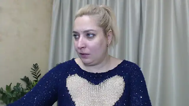 Snapshot of sweetpussy13 chatting on December 2024 07:15:02 AM sweetpussy13 online show from December 2024 07:15:02 AM