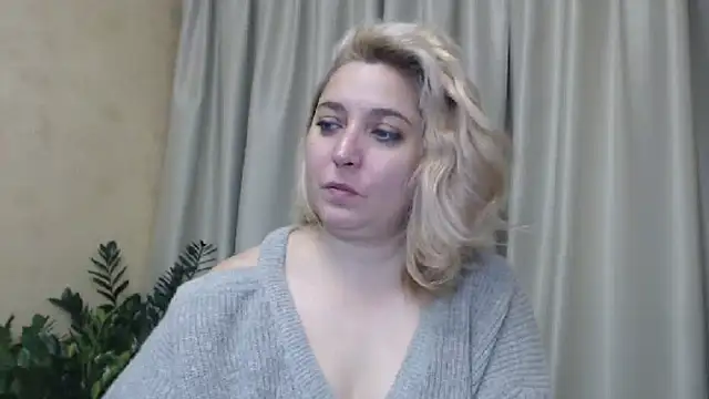 Snapshot of sweetpussy13 chatting on December 2024 07:52:02 AM sweetpussy13 online show from December 2024 07:52:02 AM